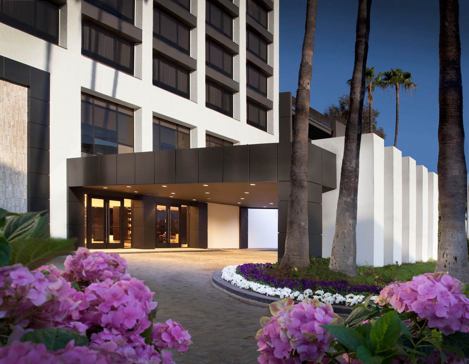 Hilton Santa Cruz Hotel Front